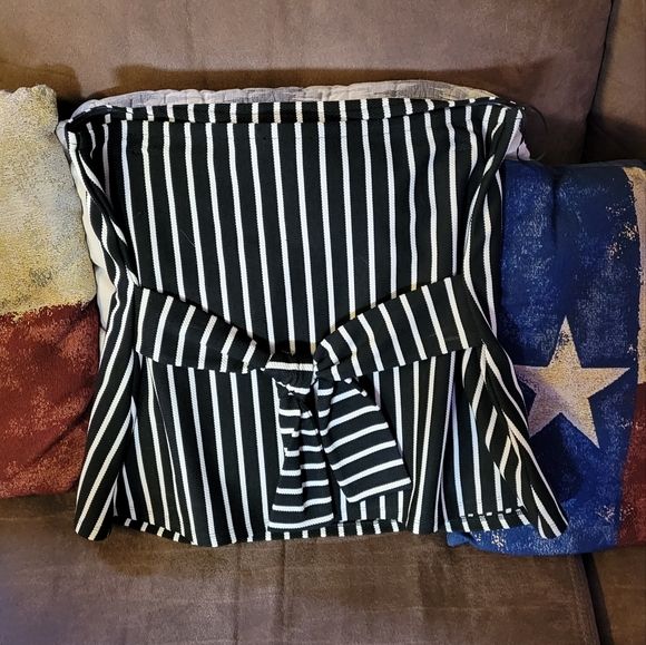 Express blouse, black&white, medium NWOT - Picture 2 of 2